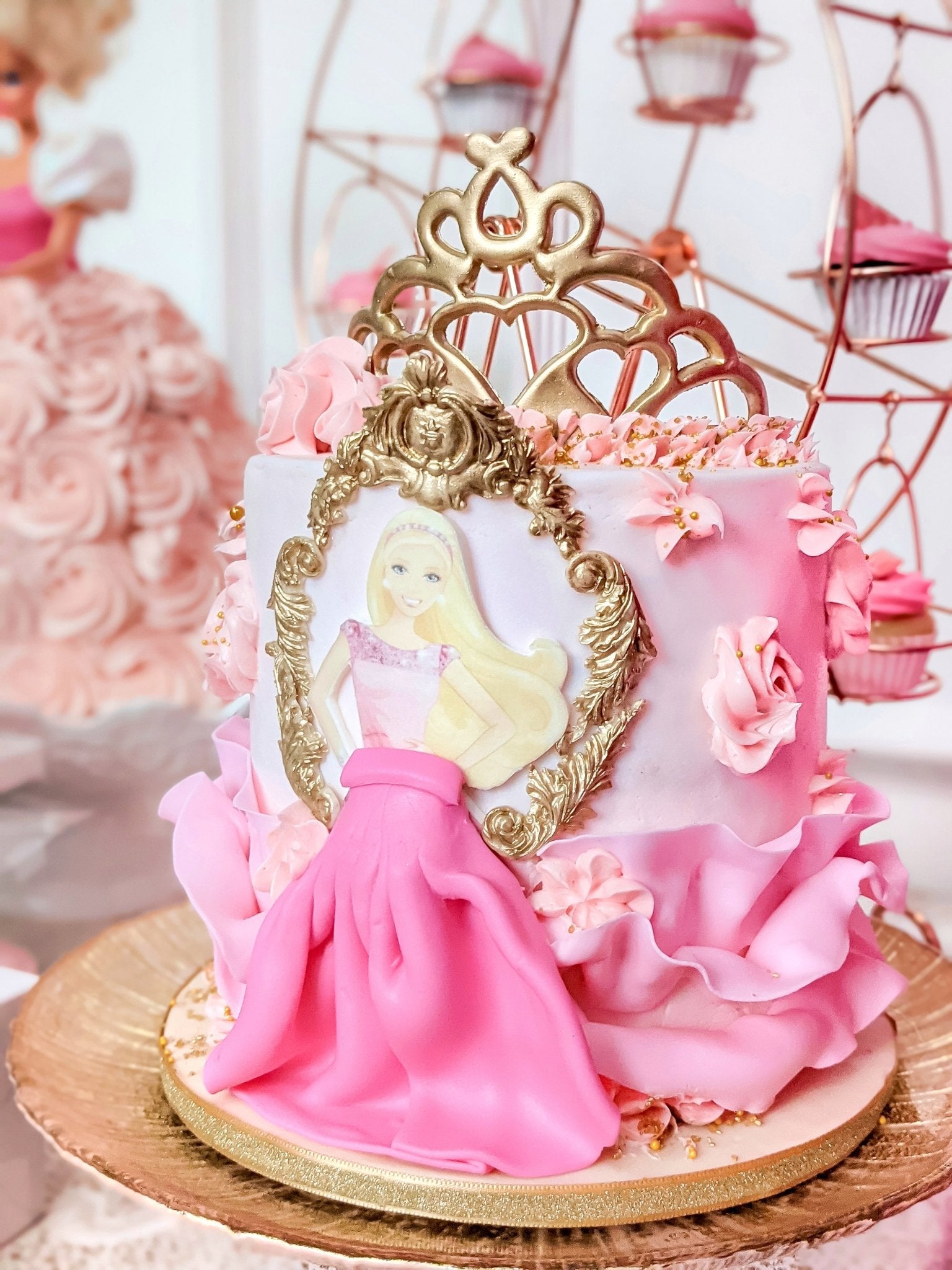 Barbie birthday cake with princess tiara/crown cake topper  Barbie  birthday cake, Pink birthday cakes, Barbie birthday party