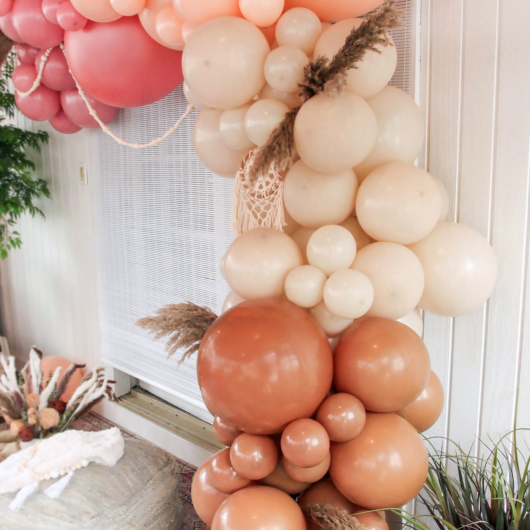 Moody Rose Balloon Garland Kit