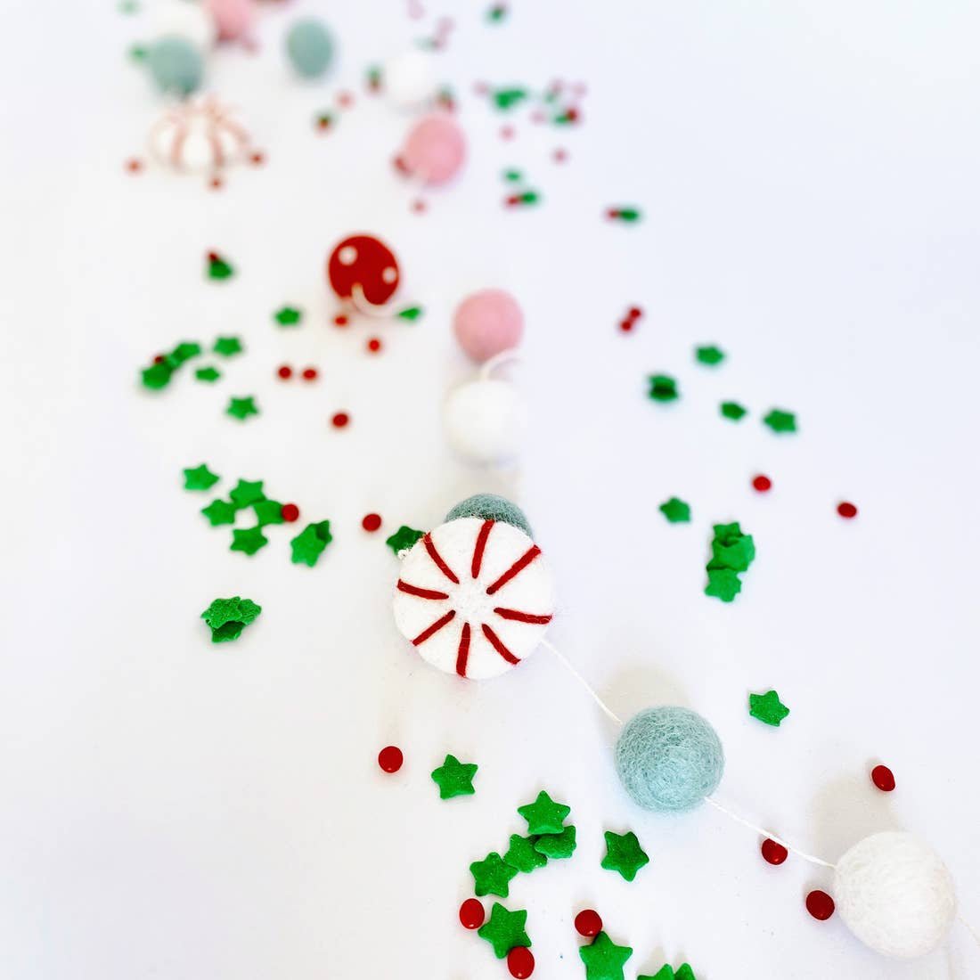 Peppermint Christmas Felt Ball Garland (5-Foot) - Ellie's Party Supply