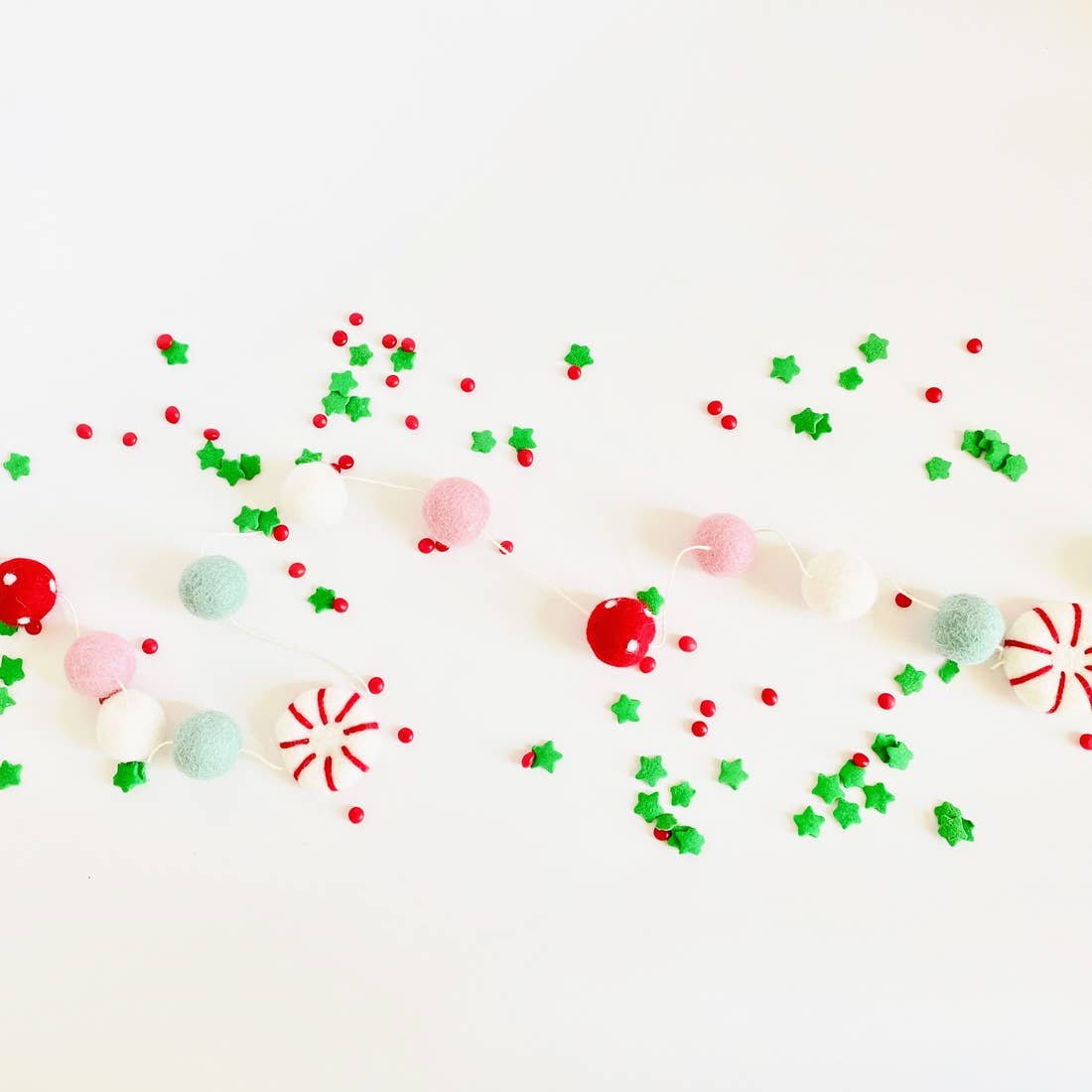 Peppermint Christmas Felt Ball Garland (5-Foot) - Ellie's Party Supply