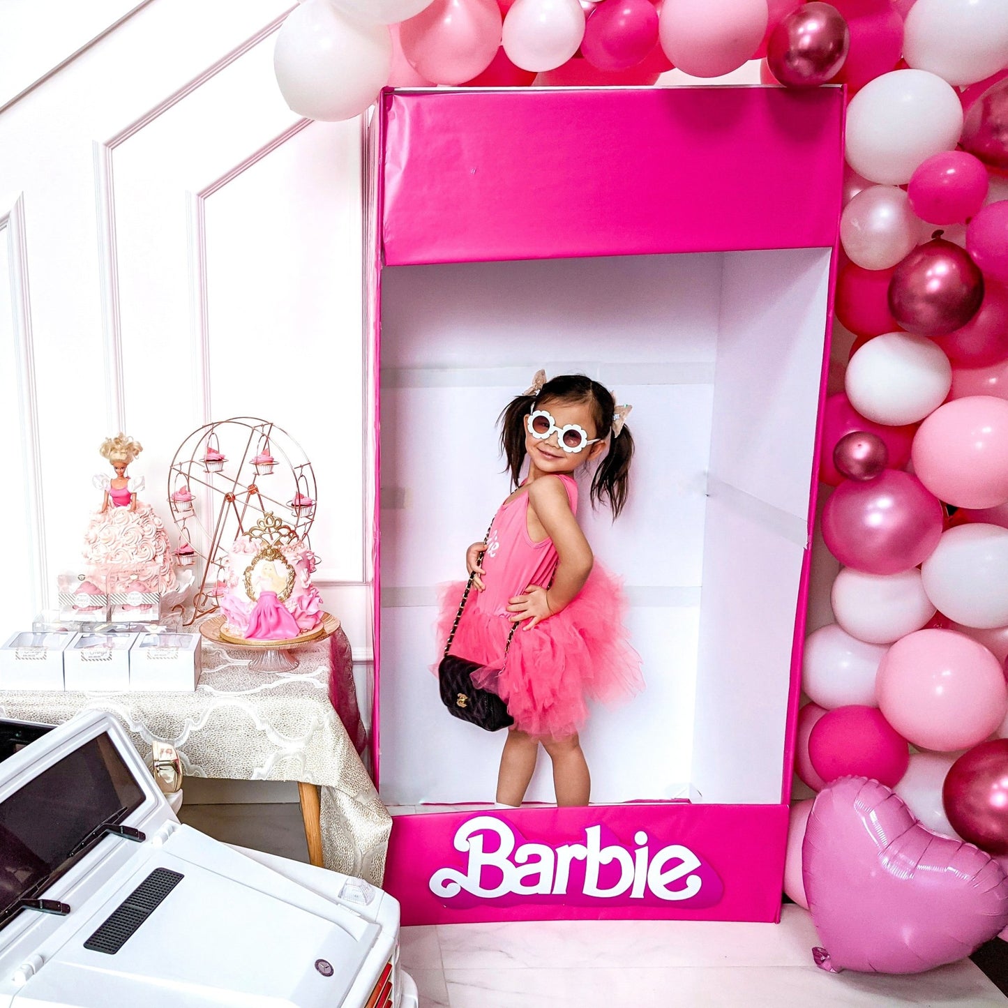 https://www.elliesparty.com/cdn/shop/products/pink-barbie-party-balloon-garland-kit-533091.jpg?v=1684344986&width=1445